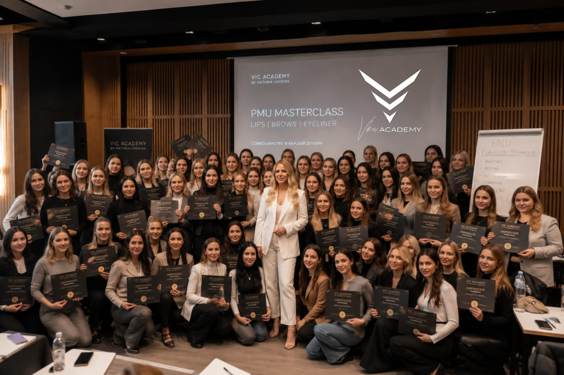 Foto di gruppo con le allieve certificate dell'Academy